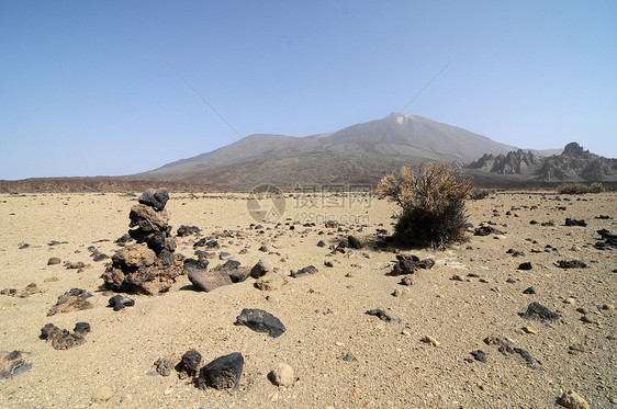 沙岩和岩石沙漠土地爬坡荒野石头山脉干旱天空峡谷沙丘阴影图片