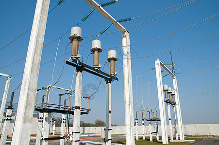 部分高压变电站 配有开关和断开器基础设施天空电气绝缘活力危险通讯电路接线技术背景图片