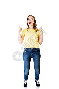 欢乐 兴奋的年轻女士指着复制空间女孩手指商业产品手臂快乐广告手势情绪化微笑图片