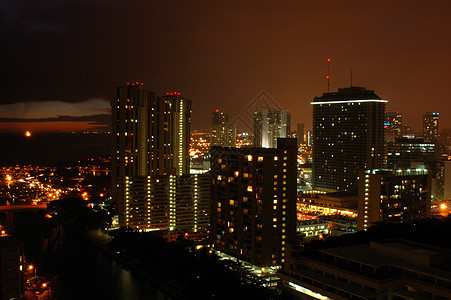 夜间火奴鲁鲁市中心日落海洋摩天大楼旅游公寓天空天际金融建筑学图片