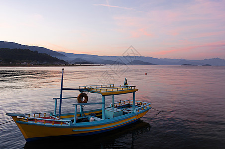 平叶 parati殖民红灯海洋日落地标遗产海岸红色旅行目的地图片