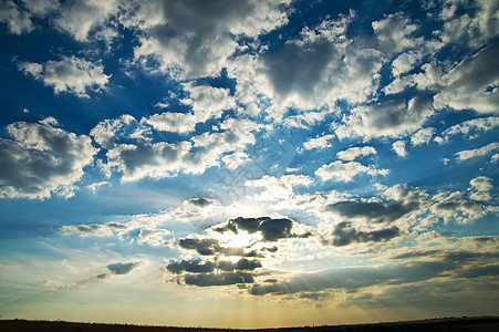 亮光闪耀的乌云环境天堂横梁戏剧性天际阳光云景辉光地平线季节图片