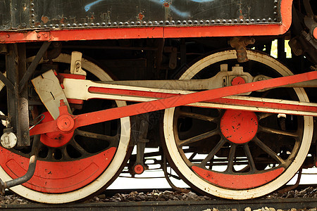 旧蒸汽机车铁轮图片