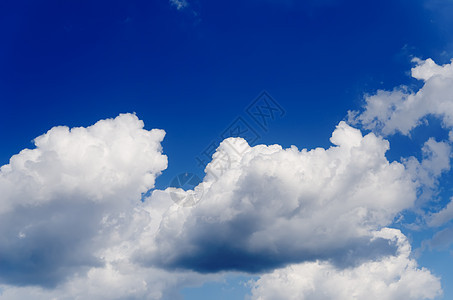 深蓝天空 云朵天堂阳光季节天空天蓝色环境空气天际臭氧气氛图片