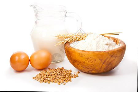 牛奶 面粉和鸡蛋 烘烤的原料面包厨房白色面团食物桌子蛋黄烹饪图片