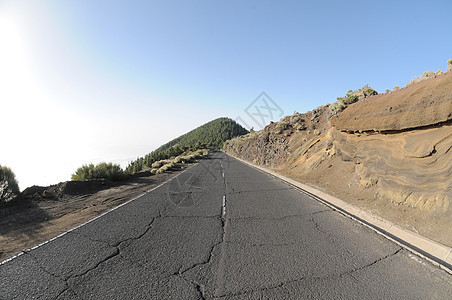 孤独路山脉岩石运输风景沥青驾驶皂角旅行红色蓝色图片