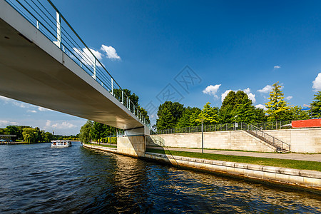 德国柏林斯普里河上的 佩德士桥文化景观蓝色地标中心天际旅游街道假期旅行图片