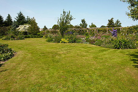 具有吸引力的英式英语风格正规花园环境园艺草地院子植物学闲暇旅行植物美化公园图片