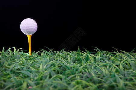 黄色Tea上高尔夫球图片