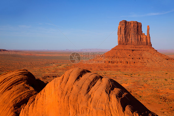 西米滕 Butte Utah橙子手套地标旅游蓝色石头天空地平线国家干旱图片