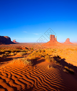 纪念碑西谷和东米唐 Butte Utah沙漠蓝色纪念碑沙丘手套砂岩公园岩石旅游峡谷图片