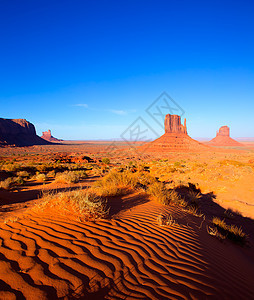纪念碑西谷和东米唐 Butte Utah沙漠蓝色纪念碑沙丘手套砂岩公园岩石旅游峡谷图片
