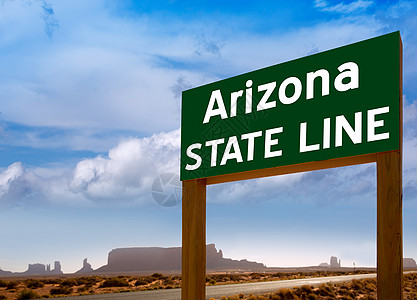 犹他州与亚利桑那州线之间的公路标志地标干旱沙漠岩石天空蓝色公园纪念碑砂岩旅行图片
