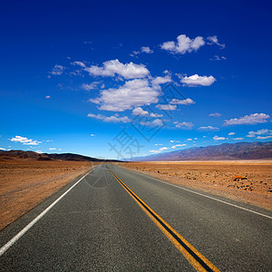 加利福尼亚死亡谷190号公路高速公路荒弃道路水泥蓝色地质学气候天空砂岩干旱晴天旅行死亡图片
