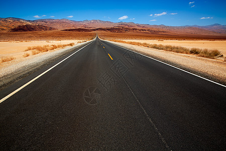 沙漠国家公园死亡谷直径道路公园晴天旅行干旱国家气候水泥天空蓝色黏土图片
