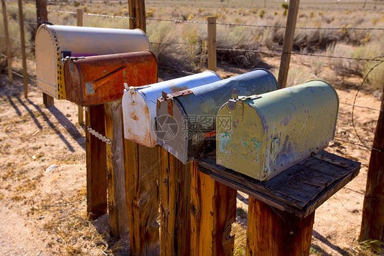 西加利福尼亚沙漠中年老古董邮箱邮政沙漠风化国家干旱旅行邮件团体公园盒子图片