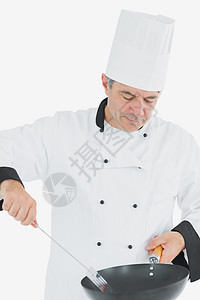使用锅炉和煎锅的厨师食物职业男性平底锅白人厨房用具工人工作制服图片