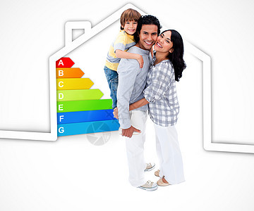 微笑的家庭站立 用能量评分图形进行房屋插图图片