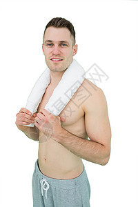 快乐的人的肖像 带着毛巾围在脖子上膀子训练男人身体运动肌肉幸福男性图片