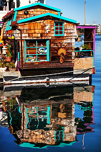 维多利亚州浮游家庭村棕旗豪船高清图片