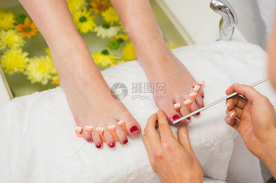 水疗中心妇女擦脚指甲钉抛光美容院手指修脚脚趾美容绘画美容师温泉分隔器图片