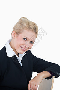 微笑的年轻商业女商务人士的肖像商务人士幸福椅子金发女郎金发套装女士女性浅色图片