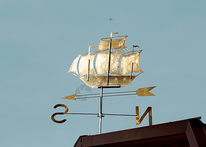 屋顶上的风速指示船背景图片