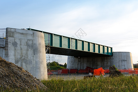 正在重建的公路上工程工业金属装修工作运输障碍建筑学支架交通图片