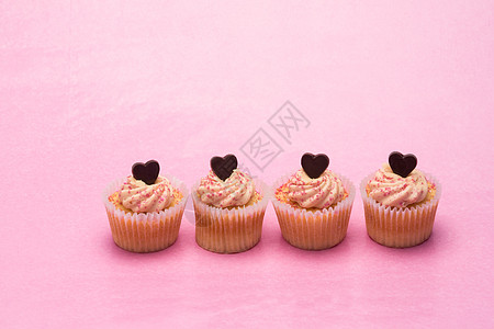 情人节的蛋糕小雨情人奶油包子粉色四物图片