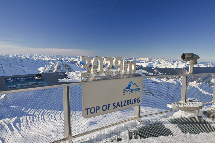 奥地利冰川的Kaprun滑雪度假胜地岩石天空晴天场景旅行运动假期太阳蓝色爬坡图片