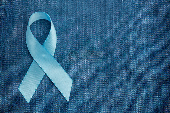 蓝丝带 通过复制空间提高对前列腺癌症的除分剂认识图片