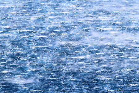 狂浪笼罩着大海雷雨戏剧性愤怒天气海浪风暴蓝色危险图片