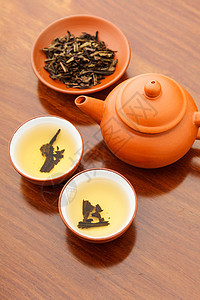 传统中国茶茶仪式杯子叶子飞碟木头草本棕色茶壶草本植物文化食物图片