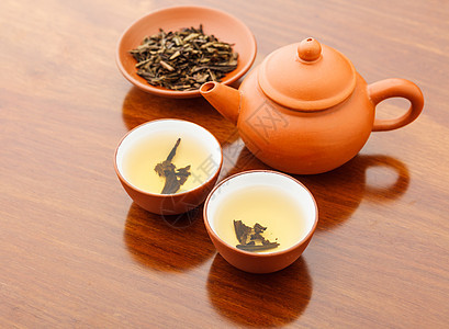 传统中国茶文化茶壶叶子功夫杯子草本植物工夫陶器饮料木头图片