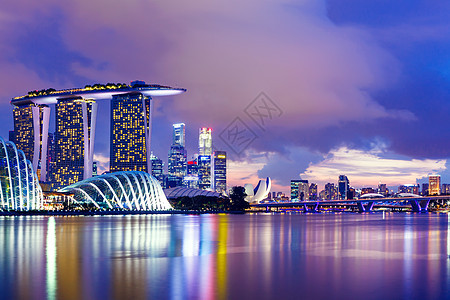 新加坡夜间的天线地标商业港口天际建筑建筑学金融高楼场景城市图片
