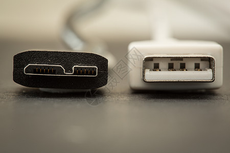 USB 和 USB SS 尖端特写图片