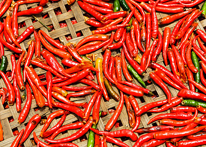 篮子上红辣椒味道程序烹饪食物美食辣椒市场香料胡椒绿色图片