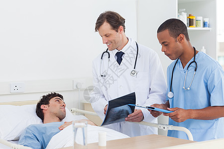 医生分析X光病房保健职业职员照顾混血诊断护士诊所听力图片