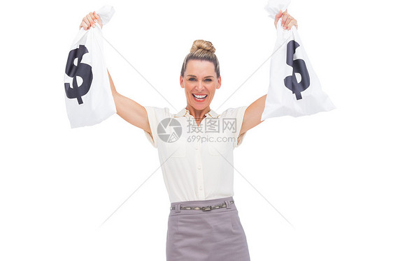 带着钱袋微笑的女商务人士图片