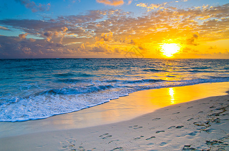 海日落蓝色阳光波浪地平线季节射线海洋太阳反射天空图片