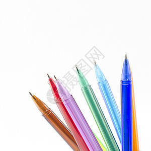 白上孤立的彩色笔塑料毛毡办公室乐器紫色教育圆珠笔收藏钢笔学校图片