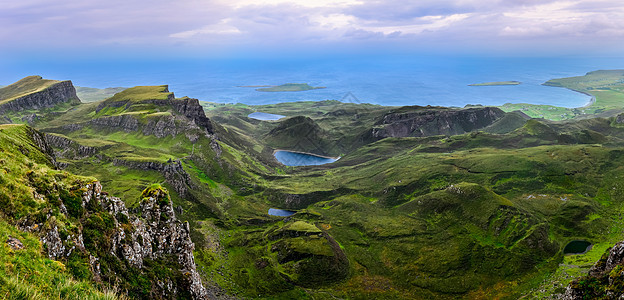 苏格兰高地Quiraing海岸线的全景图高原塌方丘陵旅行顶峰场景天空小岛地标山脉图片