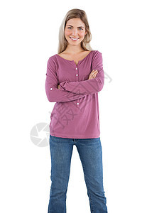 微笑的年轻女子女性牛仔裤快乐金发浅色双臂牛仔布长发头发女士图片