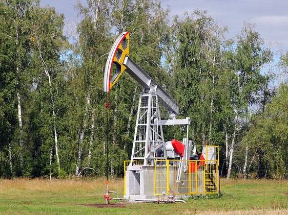 石油劫机 石油工业设备燃料管道机器生产工作气体萃取钻机技术驾驶图片