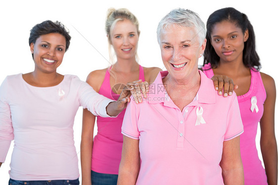 身着粉色上衣和乳腺癌的妇女支助群体ri图片