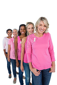 穿着粉红色顶部和胸针丝带的妇女群体图片
