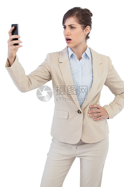 愤怒的女商务人士打电话女士烦躁商务人士女性头发沟通职业棕色套装图片