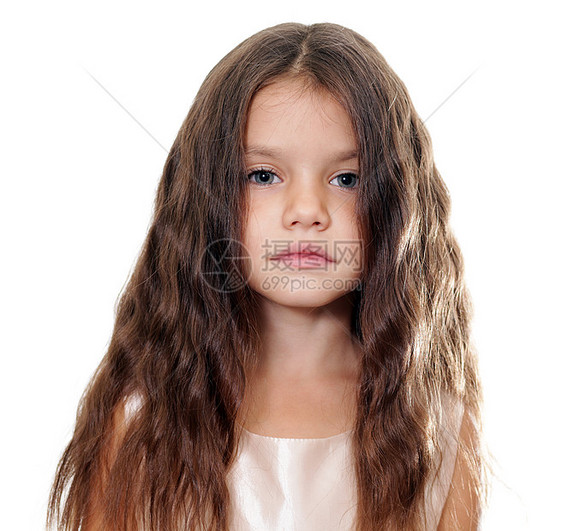 漂亮小女孩的近身肖像女性白色孩子生活女儿微笑眼睛女孩头发童年图片
