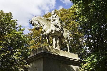 Louis XIII雕像在Par的Vosges广场骑着一匹马图片