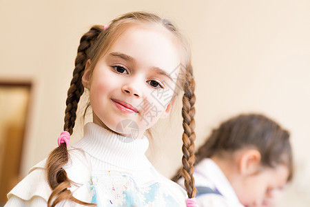 一个好女孩的肖像团体幼儿园孩子童年女孩学校俱乐部休闲艺术绘画图片